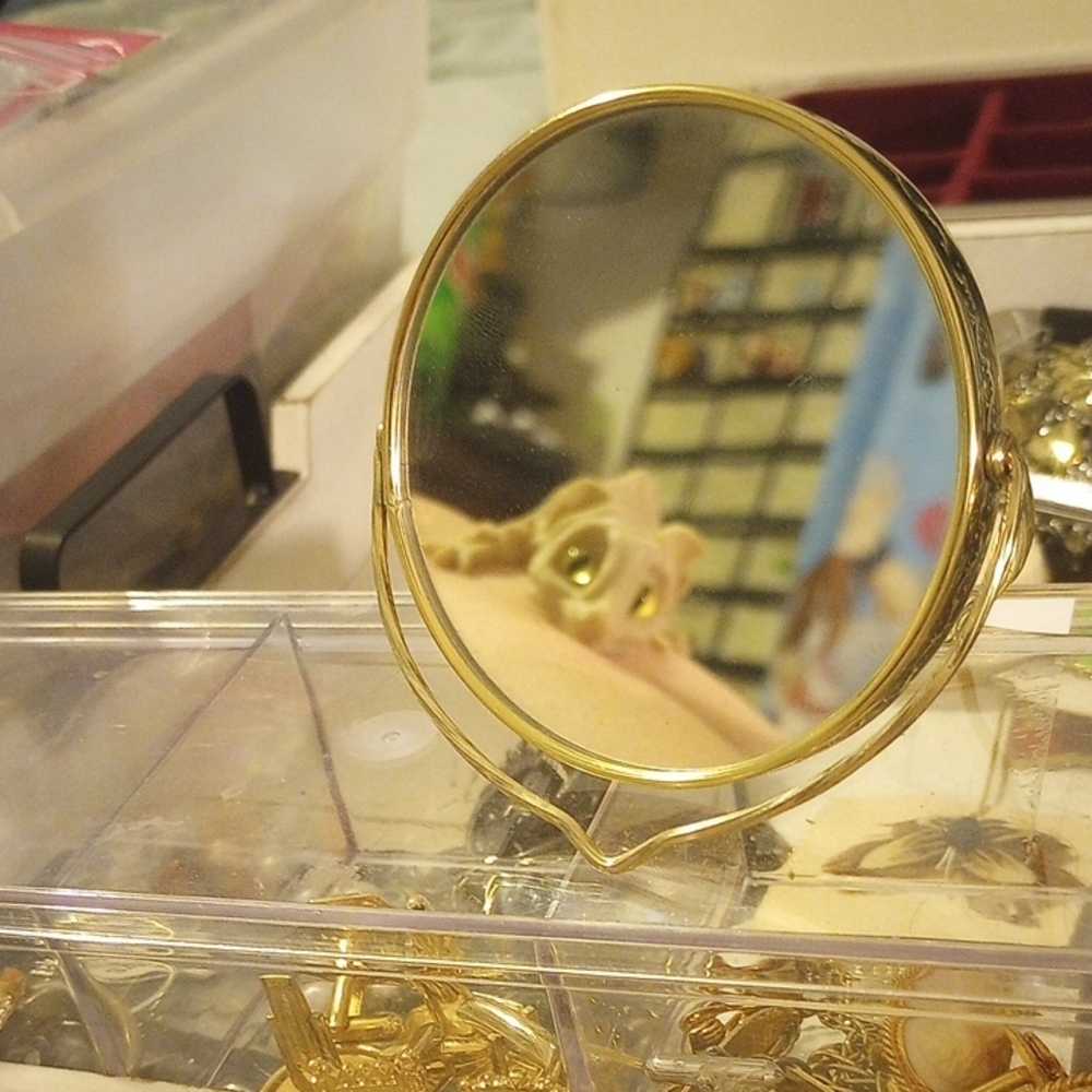Gold Round Compact Mirror, Built In Stand